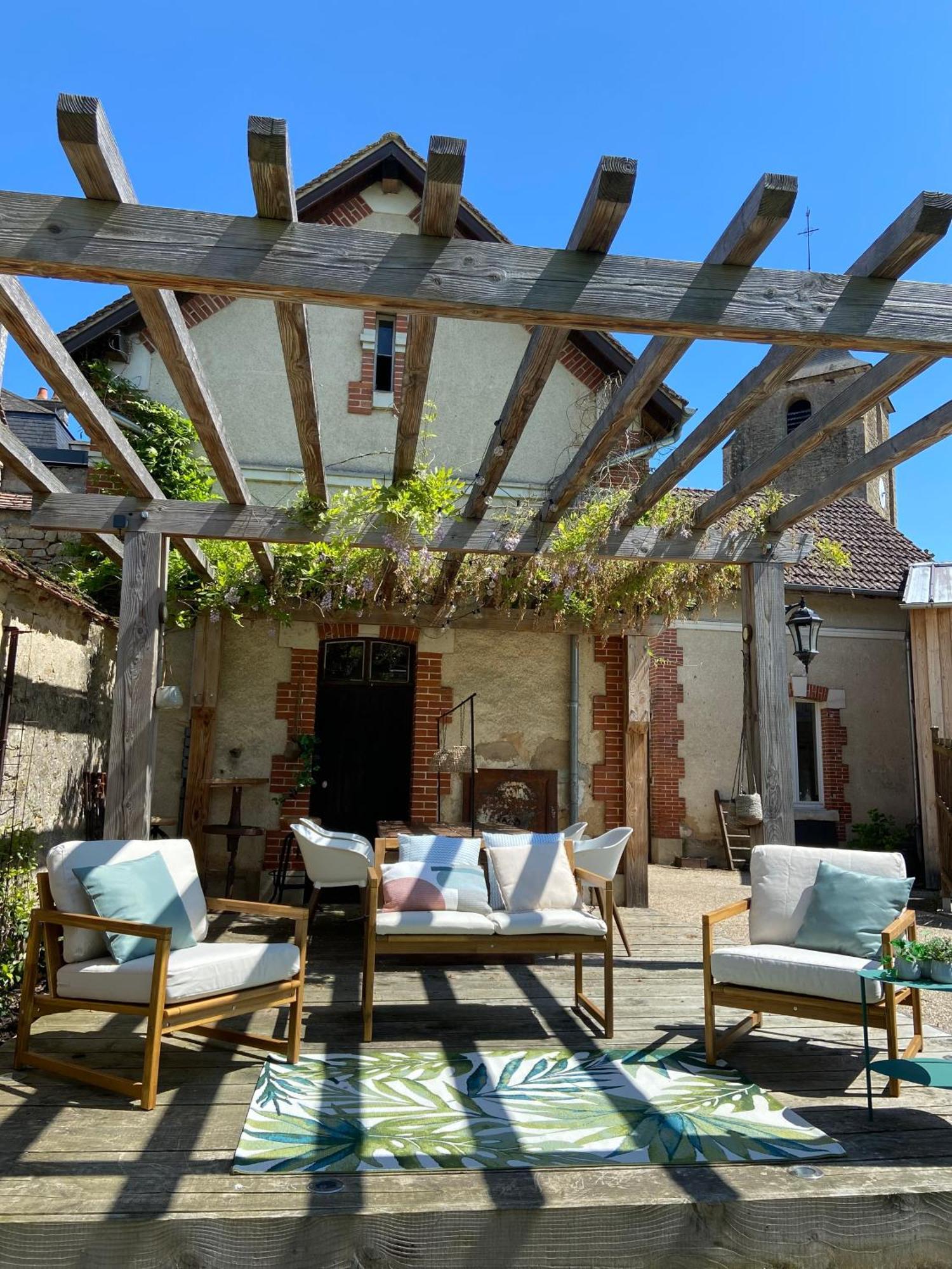Pool House-L'Hirondelle De Sermizelles- Grand Jardin, Calme Et Nature Aux Portes Du Morvan Екстер'єр фото